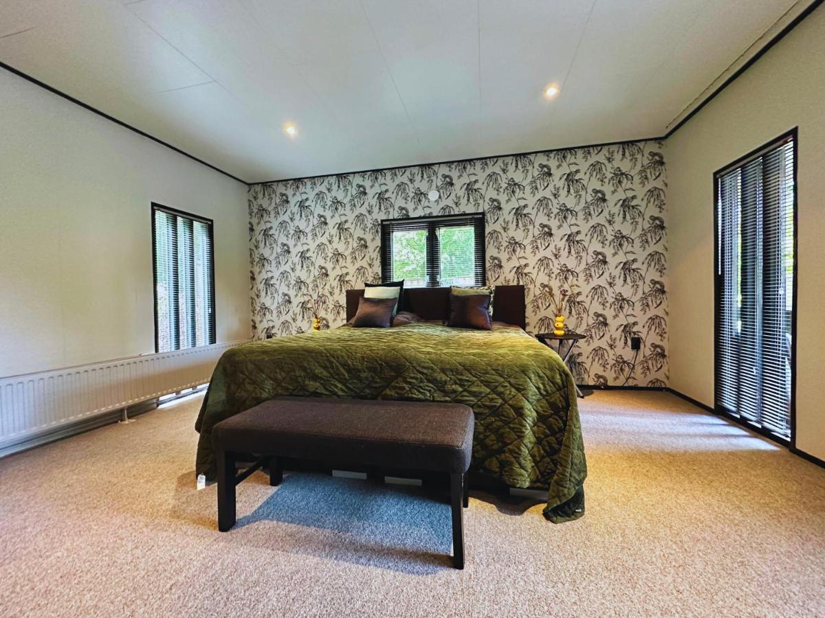 Gezellig Chalet Met 2 Slaapkamers Aan Bosrand Erm Exteriör bild